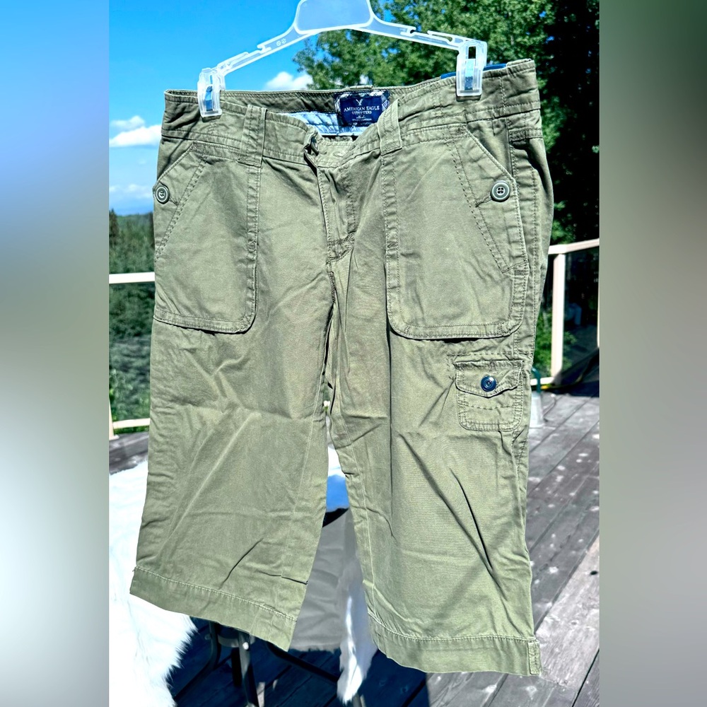 American Eagle Cargo Capris